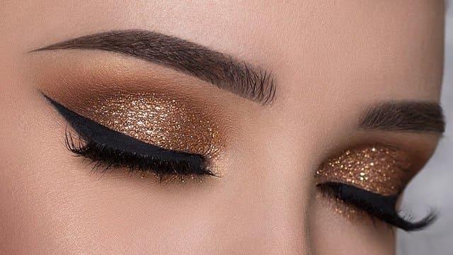 Maquillaje-de-ojos-y-cejas